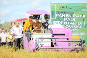 Read more about the article Gubernur Mirza Ikuti Panen Raya Padi Serentak di 14 Provinsi secara Nasional oleh Presiden Prabowo Subianto yang Dipusatkan di Majalengka, Jawa Barat