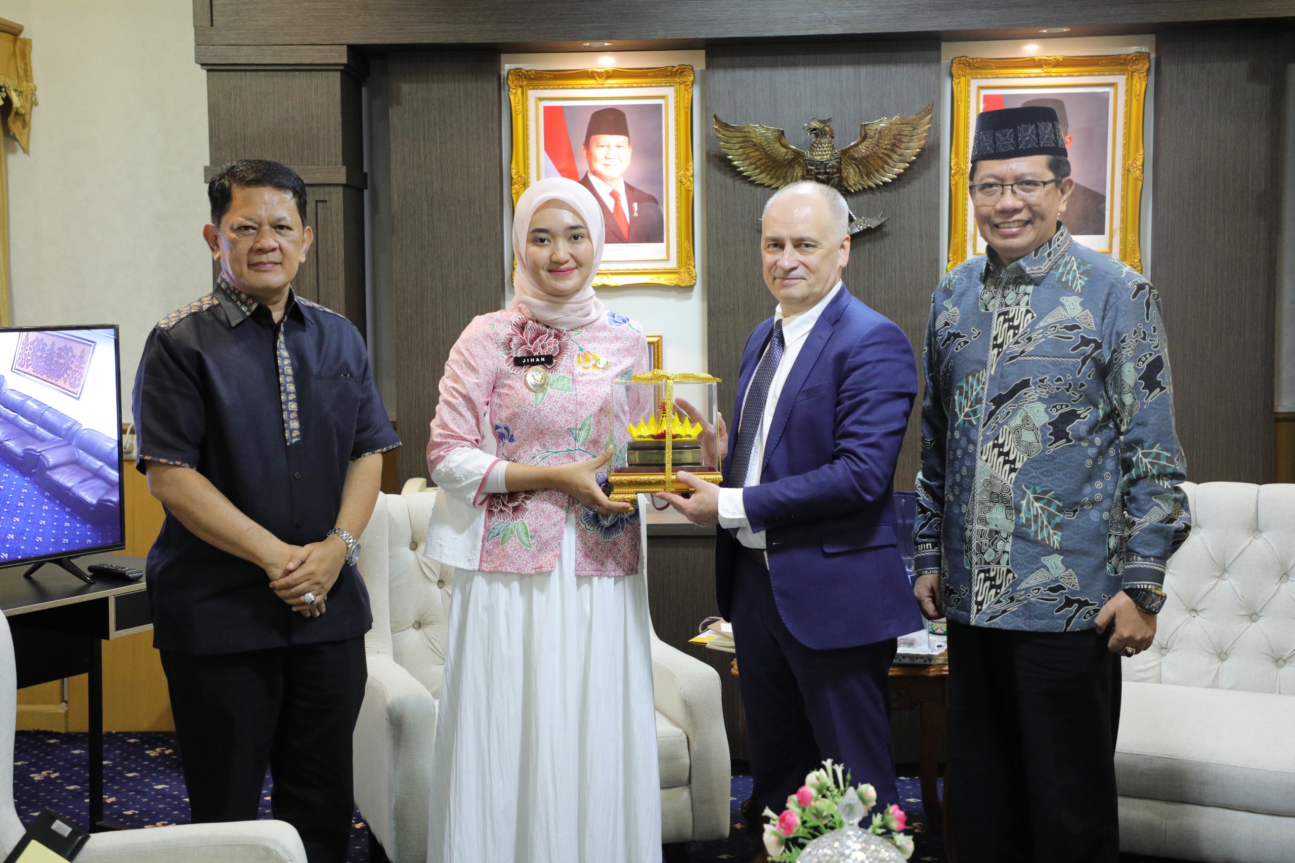 Read more about the article Wagub Jihan Terima Kunjungan Rektor UIN dan Wakil Rektor Bidang Hubungan Internasional Universitas Negeri Tomsk Rusia, Bahas Pengembangan Bidang Sains dan Teknologi serta Kedokteran