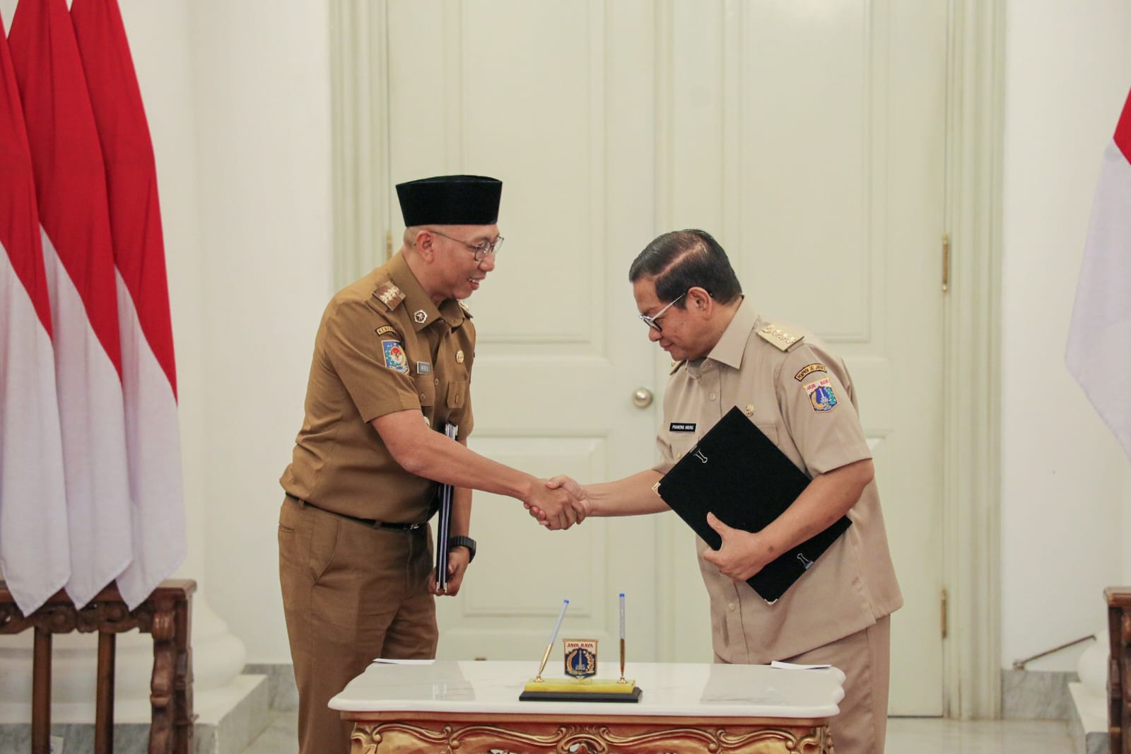 Read more about the article Gubernur Mirza dan Gubernur DKI Jakarta Pramono Anung Tandatangani Kerja Sama Antar Daerah, Lampung Manfaatkan Super Apps JAKI dan Sistem Digital Tracking untuk Pelayanan Publik dan Pasokan Pangan ke Jakarta