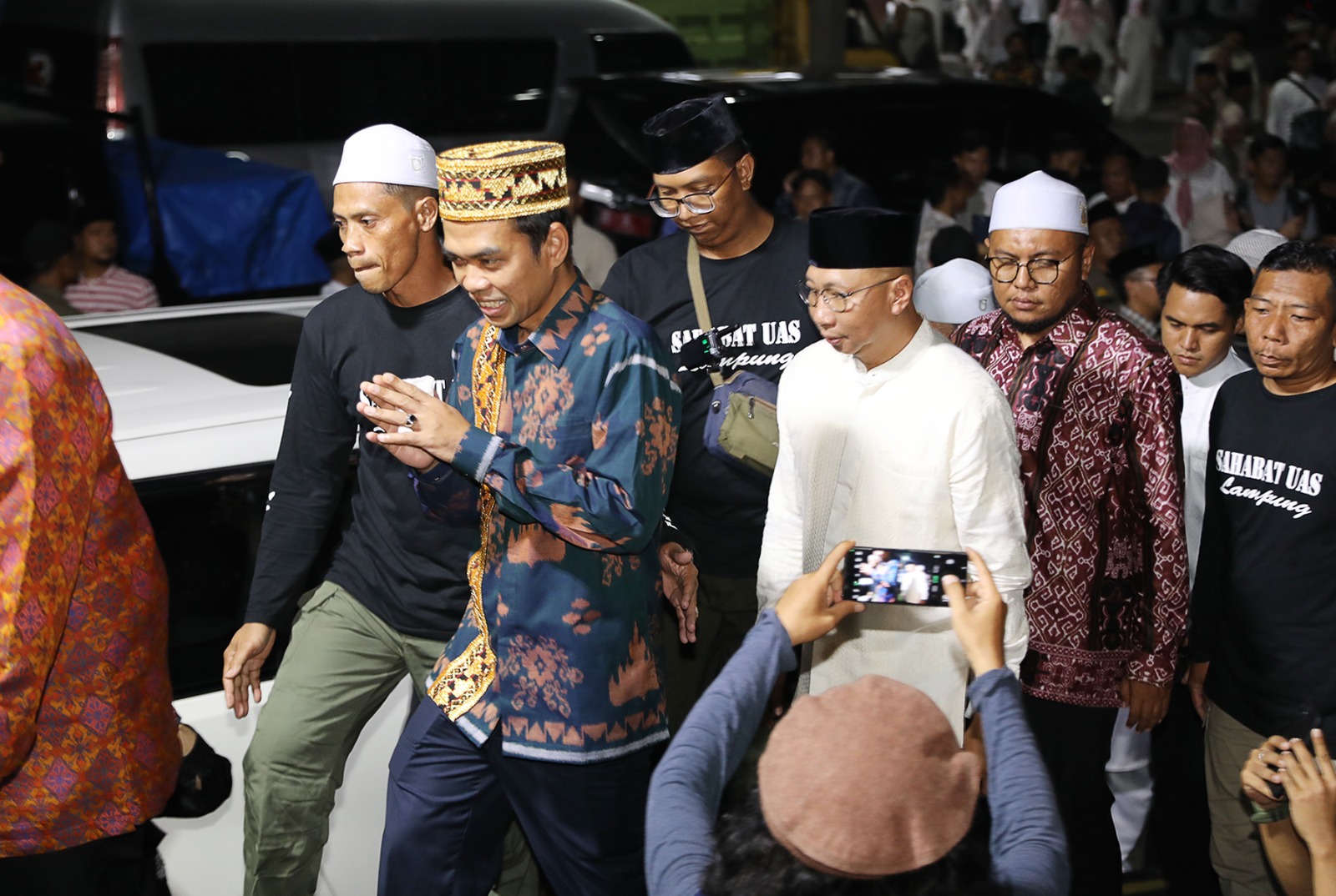 Read more about the article Gubernur Mirza dan Ibu Wulan Sari Bersama Ketua MPR RI Ahmad Muzani dan Ribuan Masyarakat Hadiri Tabligh Akbar Ustadz Abdul Somad, Tingkatkan Keimanan dan Ketaqwaan dalam Bingkai NKRI
