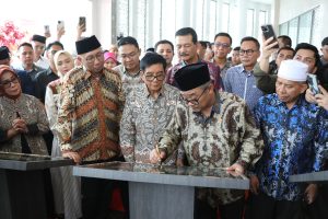 Read more about the article Gubernur Mirza Dampingi Mendikdasmen Abdul Mu’ti Buka Sekolah Islam Modern Emer Islamic Boarding School dan Resmikan Masjid Ummi di Natar Lampung Selatan