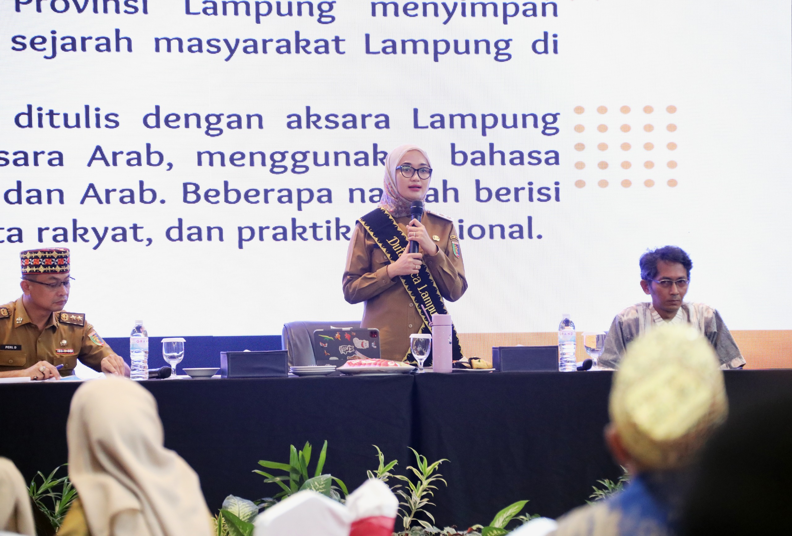 Read more about the article Wagub Jihan Nurlela Jadi Narasumber pada Acara Penggalian Naskah Kuno Nusantara sebagai Ingatan Kolektif Nasional yang Digelar Dinas Perpustakaan dan Kearsipan Provinsi Lampung