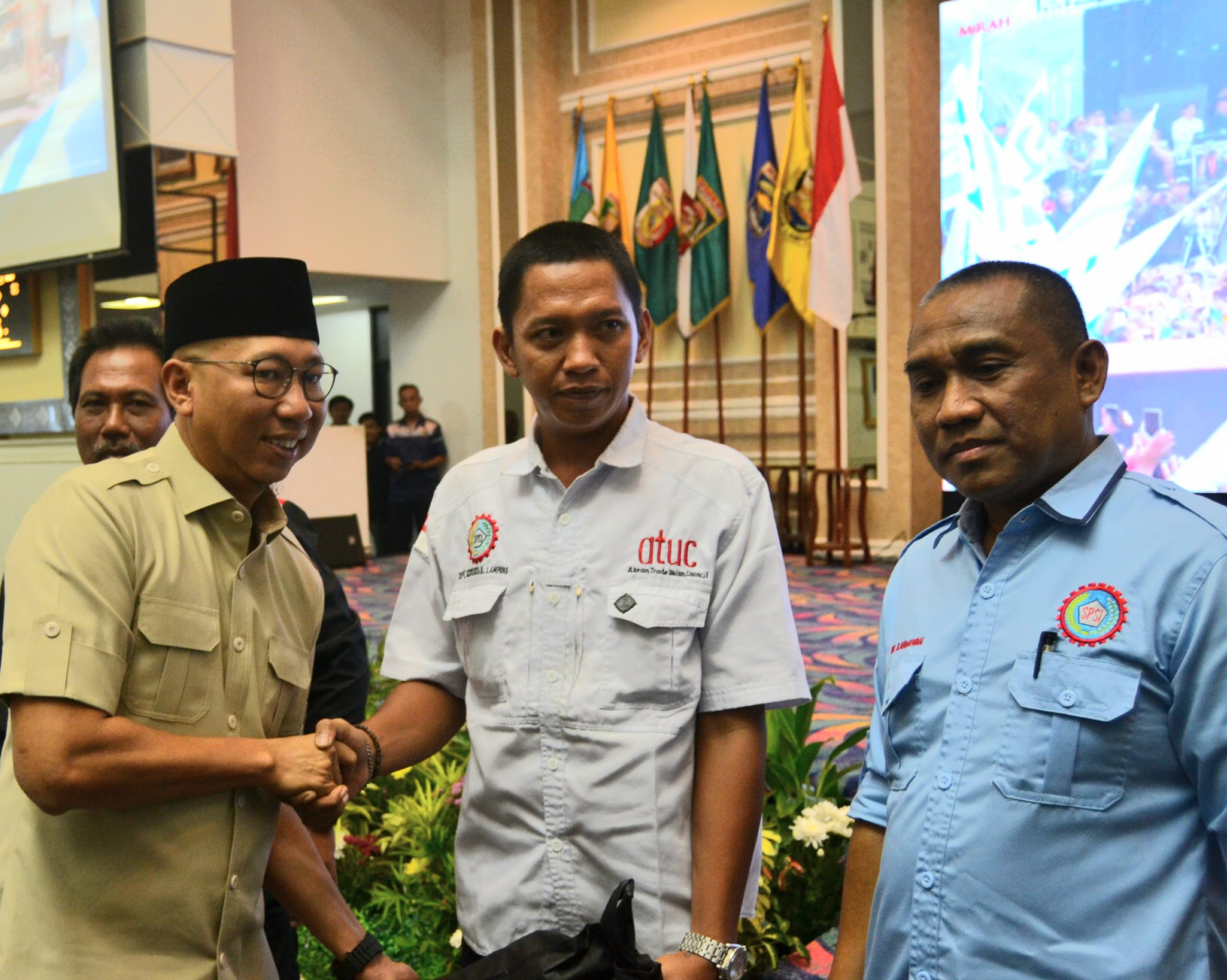 Read more about the article Peringatan hari buruh di tandai dengan 8 kesepakatan