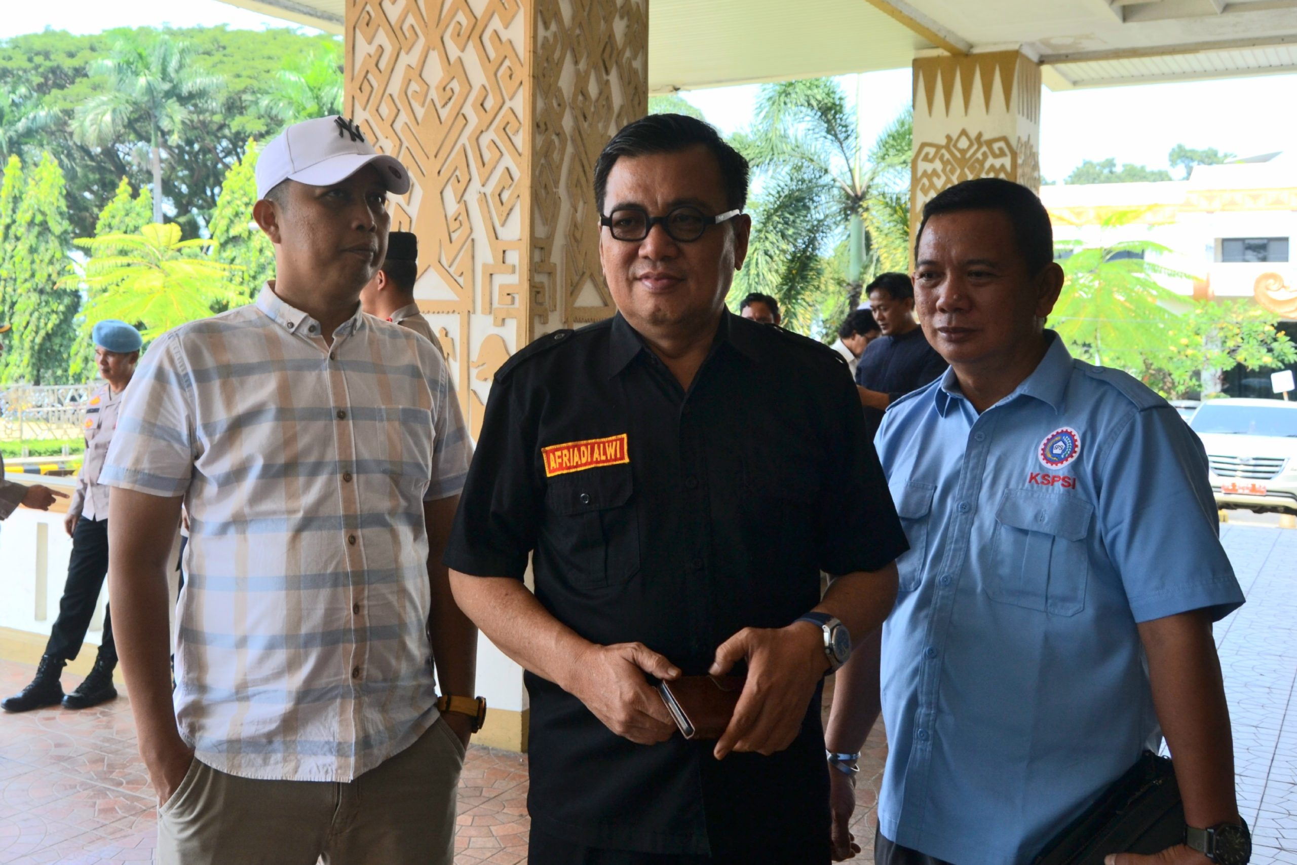 Read more about the article Gubernur Lampung, Rahmat Mirzani Djausal, hadir bersama perwakilan buruh Lampung menyaksikan pidato Presiden Republik Indonesia,