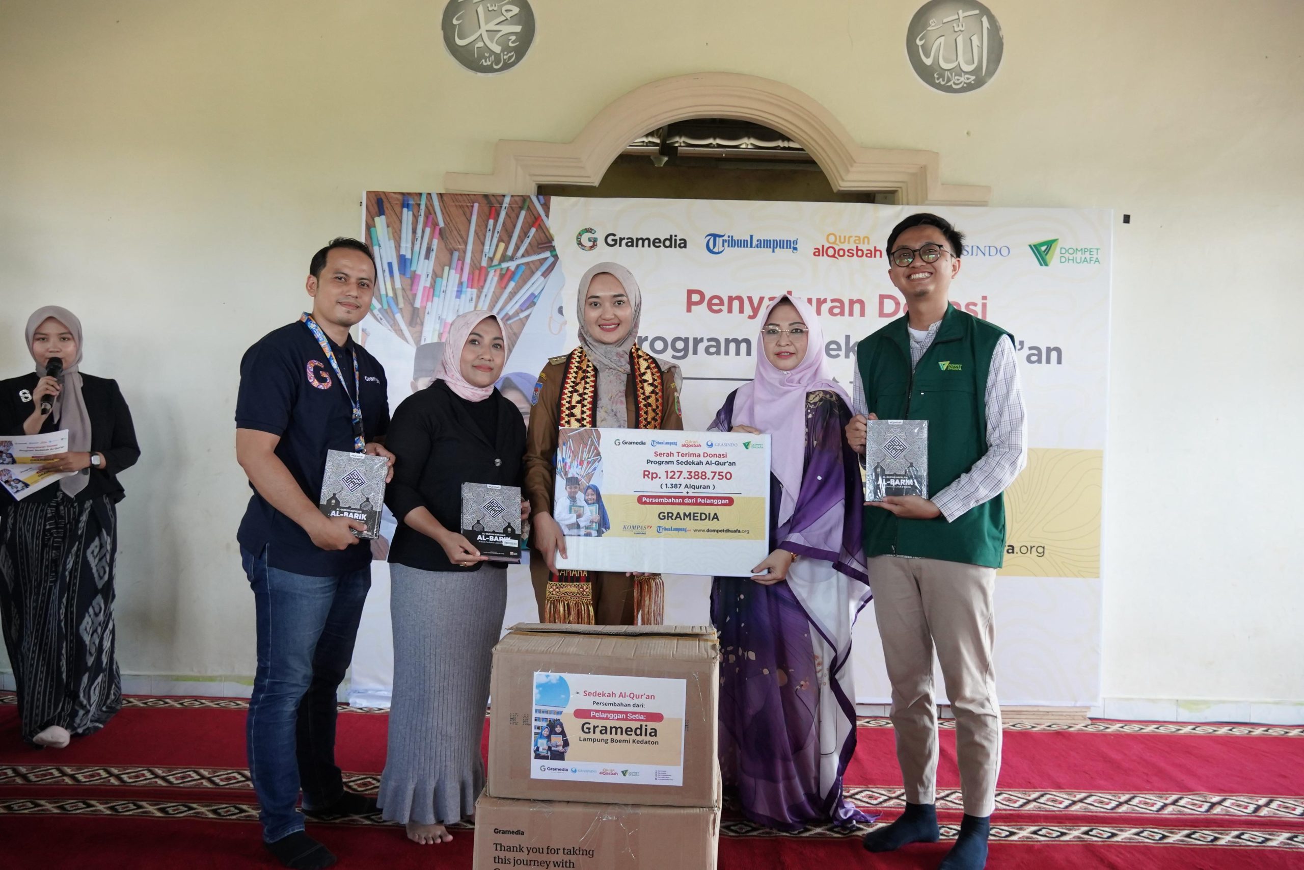 Read more about the article Wagub Jihan Nurlela Bagikan Mushaf Al-Qur’an kepada Santri Pondok Pesantren Yamama, Bandarlampung, Diinisiasi Pelanggan Setia Gramedia, Tribun Lampung dan Dompet Dhuafa