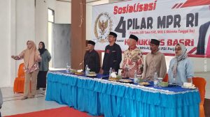 Read more about the article Muklis Basri Bawa Empat Pilar ke Teluk Pandan, Warga Sambut dan Penuh Harap