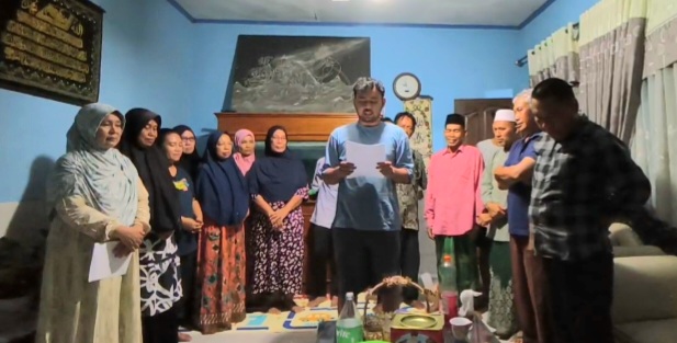 Read more about the article WARGA LEBAK HAUR KELURAHAN CAMPANG RAYA KELUHKAN LIMBAH B3