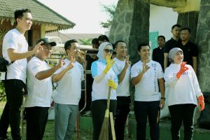 Read more about the article Peringati Hari Lingkungan Hidup Sedunia 2025, Pemprov Lampung Lakukan Aksi Bersih Sampah Plastik di PKOR Way Halim