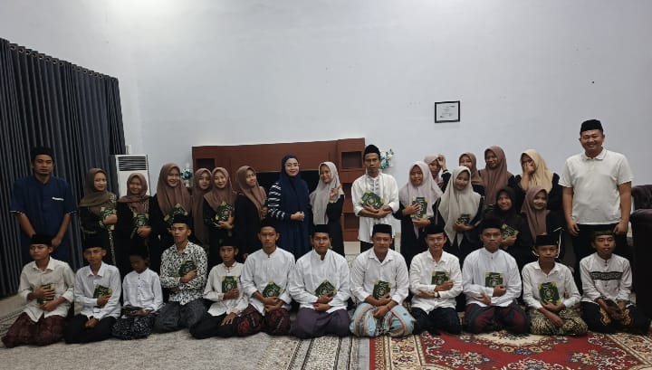 Read more about the article Pengajian Rutin Hataman Qur’an Pondok Pesantren Hidayatun Nasyiien Katibung