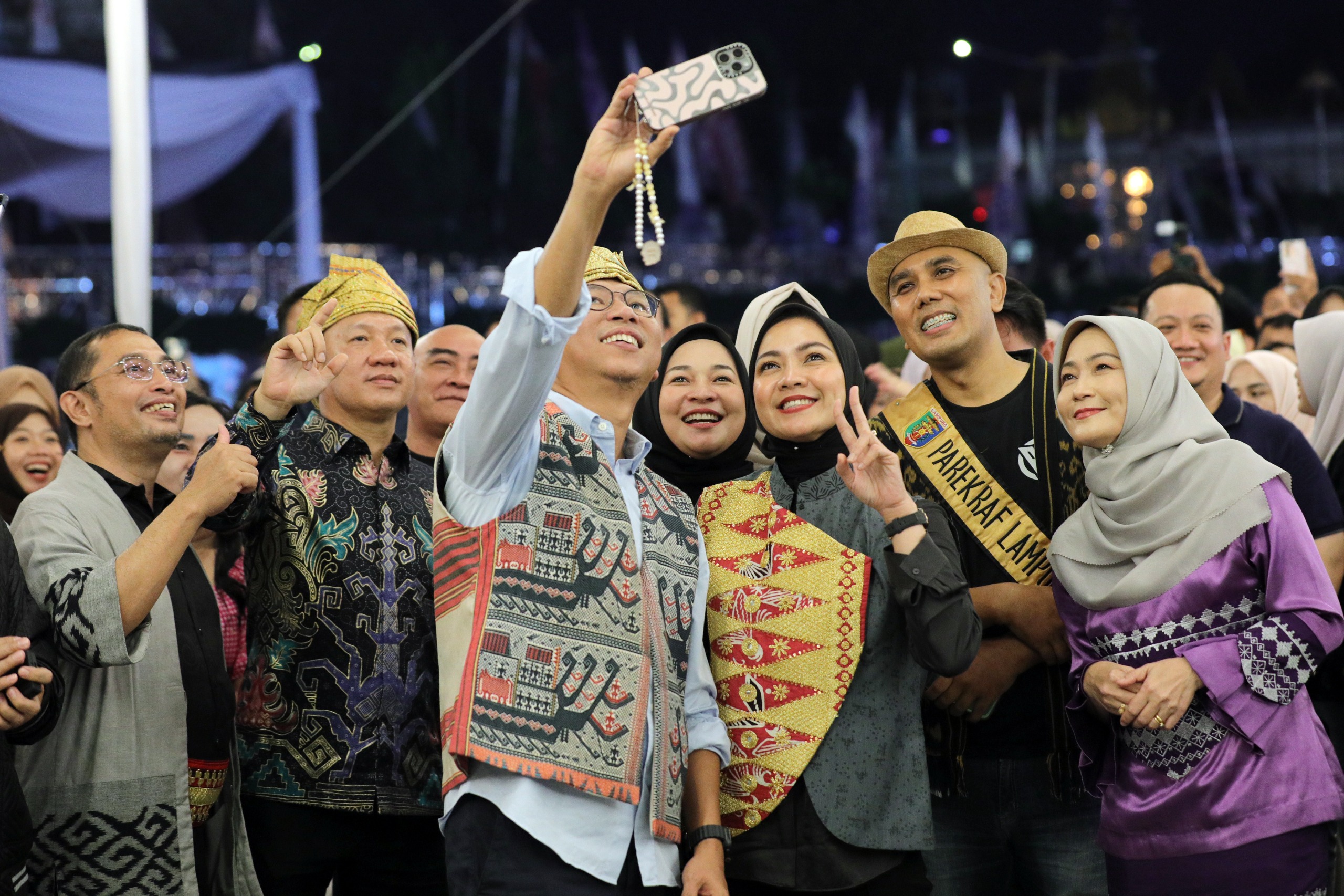 Read more about the article Malam Pesona Kemilau Tutup K-Fest 2025, Sukses Perkenalkan Budaya dan Ekonomi Kreatif Lampung