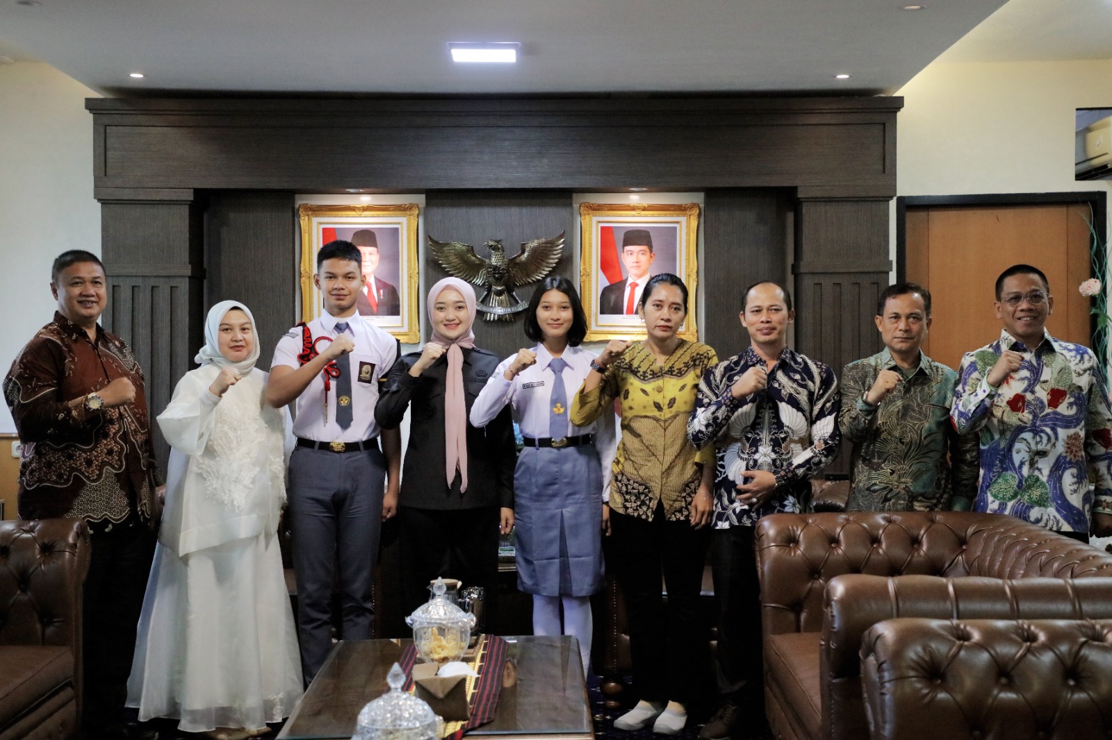 Read more about the article ‎Pemprov Lampung Beri Motivasi dan Semangat kepada Dua Paskibraka Nasional Lampung: M. Ghaalib Al Gifari dan Ni Made Ira Puspa Nandini