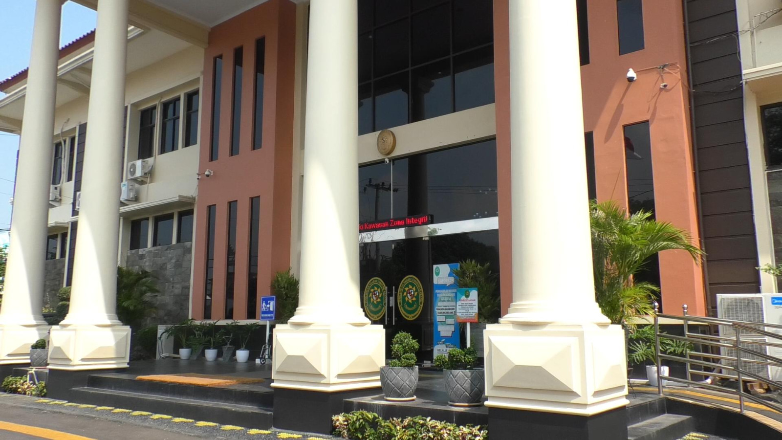 Read more about the article PN Tanjung Karang Tolak Permohonan Ny. Ratnawati Amir dkk.