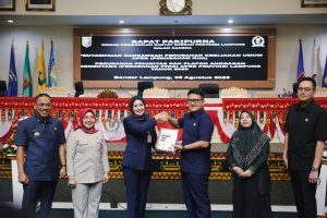 Read more about the article Pemprov Lampung Serahkan Rancangan Perubahan KUA-PPAS Tahun 2025 dan 2026 kepada DPRD Lampung, Pertumbuhan Ekonomi Hingga Akhir 2025 Diproyeksikan 5,2 – 5,5 Persen