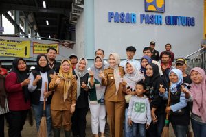 Read more about the article Cegah Penyumbatan Aliran Sungai, Pemprov Lampung Segera Berkoordinasi dengan Pemkot Bandarlampung untuk Membangun Bak Penampungan Sampah di sekitar Pasar Pasir Gintung, Bandarlampung