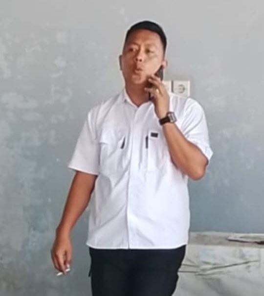 Read more about the article Diduga Mengaku Protokol, Sopir Kadis Perdagangan Halangi Wartawan Temui Pimpinan