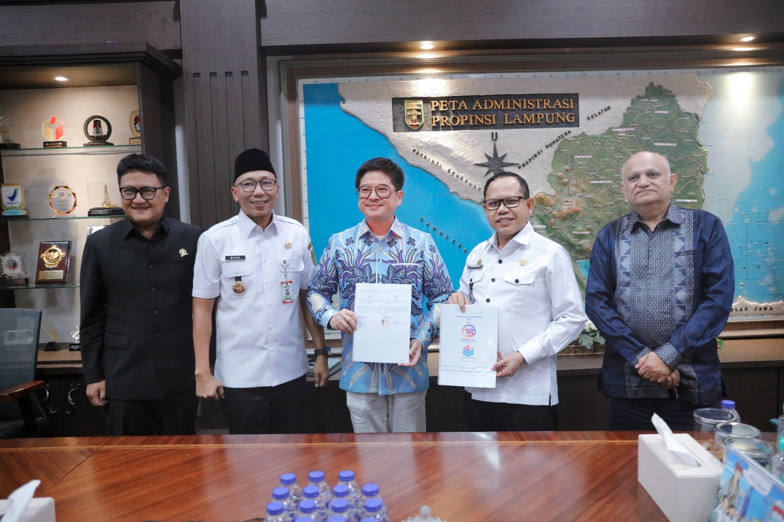 Read more about the article Penandatanganan MoU PT Wahana Raharja dan World Food Hub untuk Kembangkan Pusat Logistik Pangan Halal di Lampung