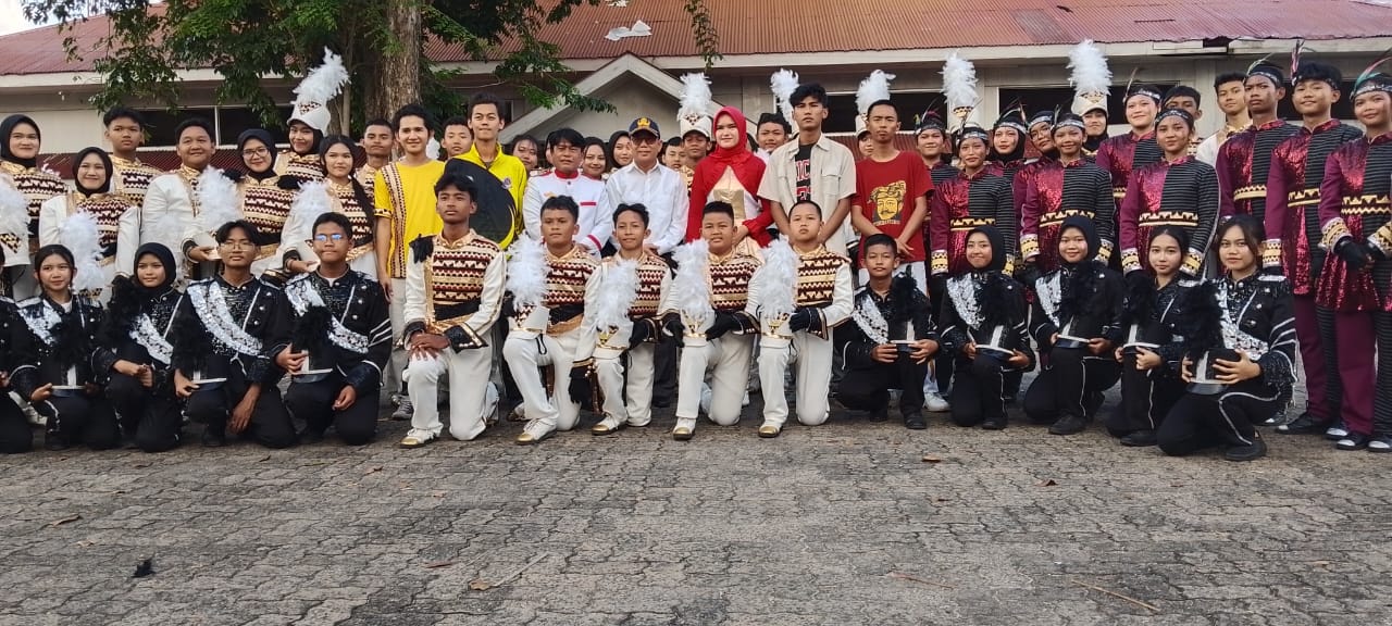Read more about the article Marching Band Gita Praja Saburai Tampil Memukau di Parade Senja Penurunan Bendera HUT RI ke-80