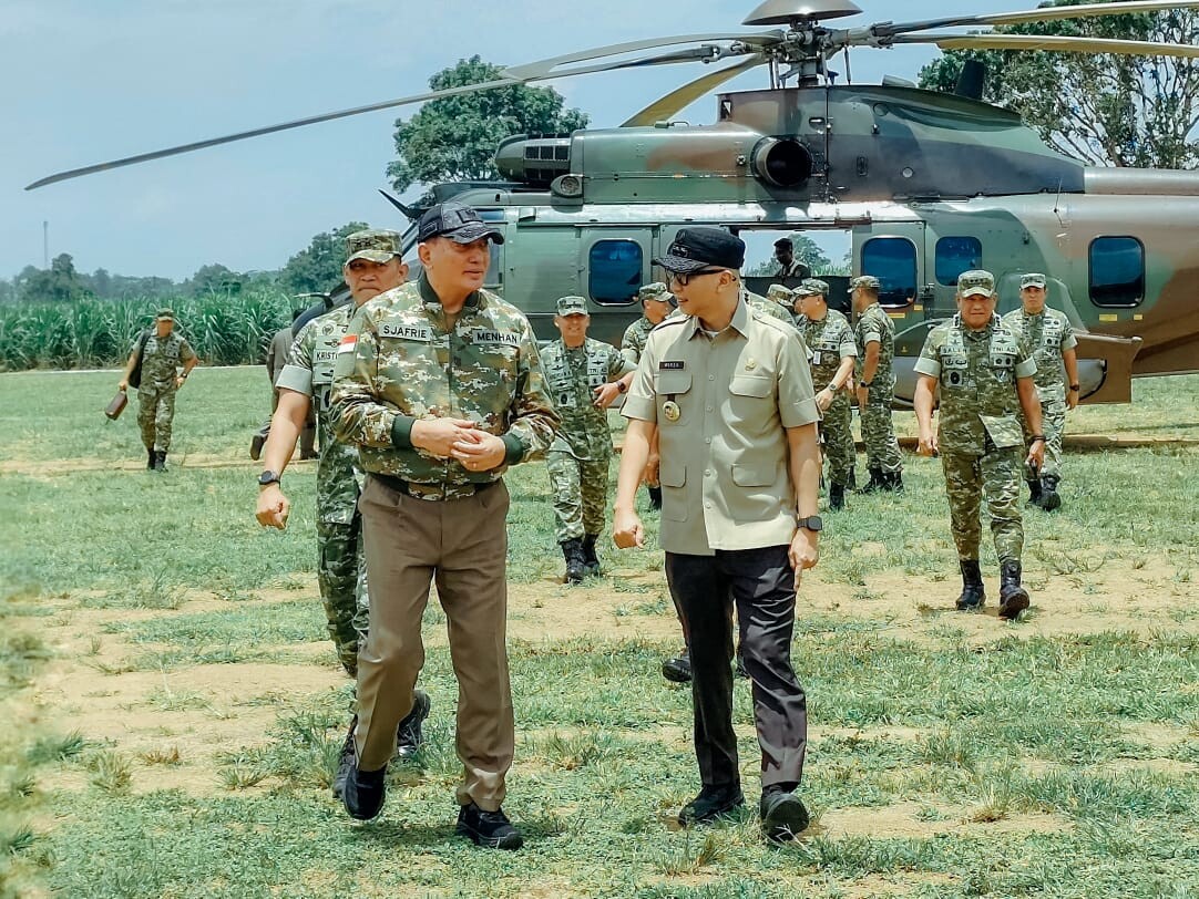 Read more about the article Gubernur Lampung Dampingi Menhan Tinjau Ketahanan Pangan Yonif 848/SPC di Lampung Tengah