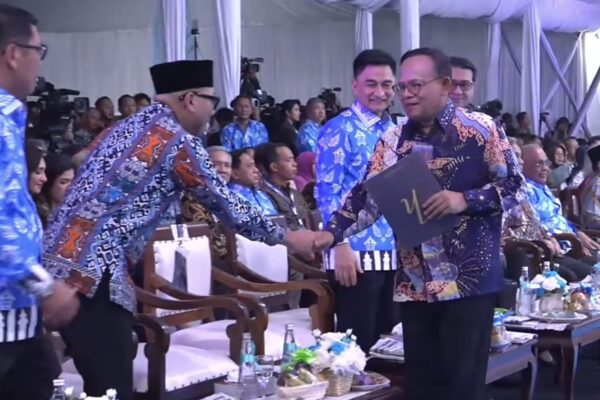 Read more about the article Presiden Tegaskan Pers sebagai Suluh Peradaban di Era Algoritma, Lampung Resmi Tuan Rumah HPN 2027