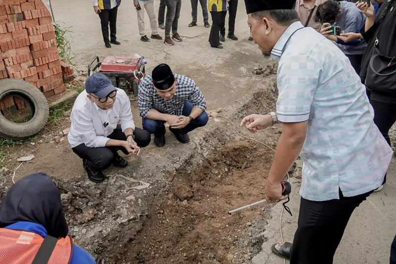 Read more about the article Tinjau Jalan Pangeran Senopati Jatimulyo, Rahmat Mirzani Djausal Tegaskan Komitmen Tingkatkan Kemantapan Jalan Provinsi