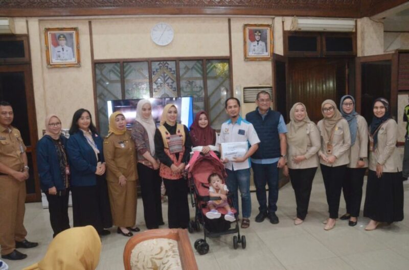 Read more about the article Camelia Bocah Down Syndrome Asal Pringsewu Dipulangkan dari Malaysia, Disambut Pemprov Lampung di Bandara Radin Inten II