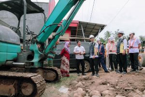 Read more about the article Gubernur Rahmat Mirzani Djausal Realisasikan Perbaikan Ruas Jalan Kasui–Air Ringkih di Way Kanan, Percepat Waktu Tempuh dan Konektivitas Antarwilayah dari Muara Dua ke Bandar Lampung