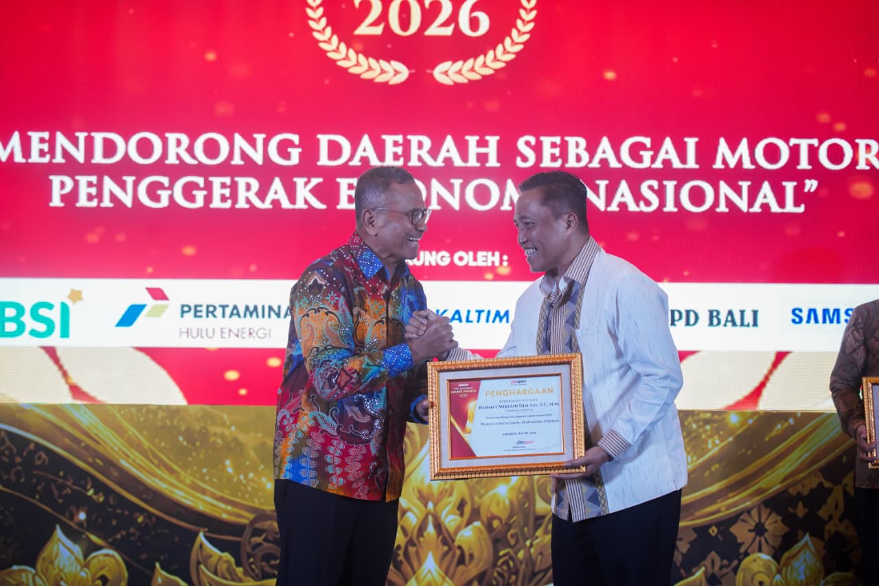 You are currently viewing Lampung Torehkan Prestasi Nasional, Gubernur Mirza Raih Penghargaan Pemimpin Daerah Inspiratif Sektor Pertanian