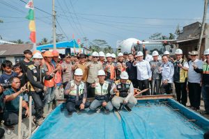 Read more about the article Tinjau Pembangunan Jalan di Suoh, Gubernur Mirza: Potensi Daerah Harus Berdampak pada Kesejahteraan Masyarakat