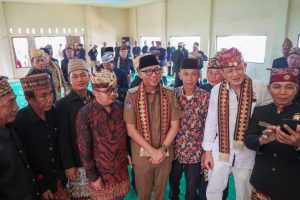 Read more about the article Temui Tokoh Adat Jabung, Gubernur Mirza Hadirkan Solusi Pendidikan, Infrastruktur, dan Lapangan Kerja
