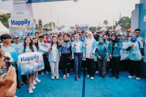 Read more about the article Purnama Wulan Sari Mirza Lepas Peserta Jalan Sehat Lansia, Ajak Wujudkan Lansia Sehat dan Bahagia