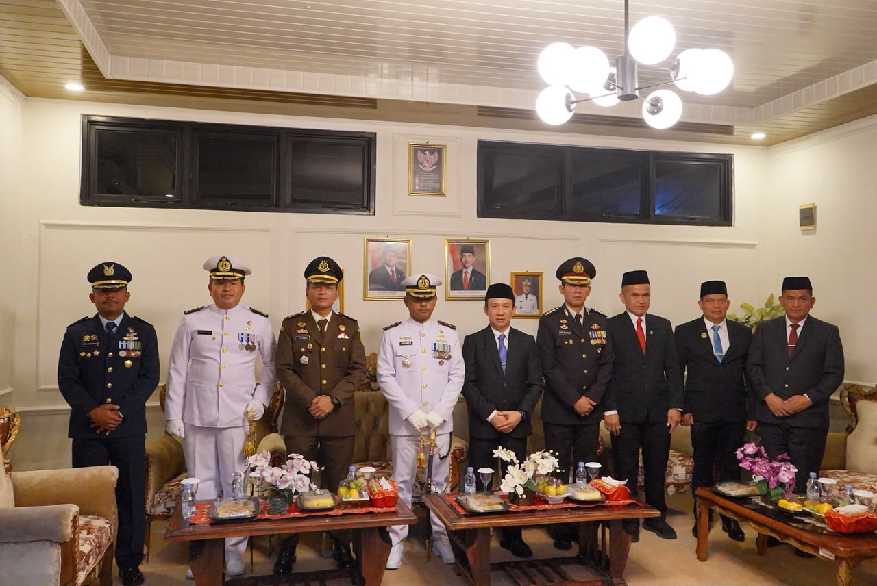 You are currently viewing Sekdaprov Marindo Ikuti Apel Kehormatan dan Renungan Suci rangkaian HUT ke-81 Kemerdekaan Republik Indonesia