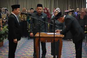Read more about the article Sekdaprov Marindo Lantik Pejabat Administrator dan Pengawas, Gubernur Minta Kinerja Makin Berdampak
