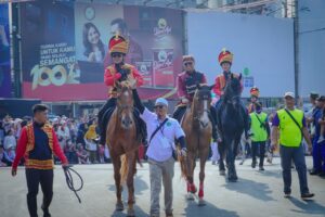 Read more about the article Puncak Festival Krakatau XXXV 2026, Gubernur Mirza Flag Off Lampung Tapis Karnaval