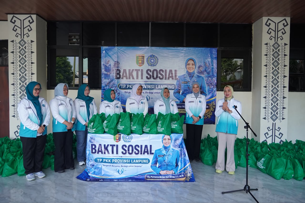 Read more about the article Sinergi TP PKK dan BAZNAS, Tali Asih Apresiasi Dedikasi Petugas Kebersihan Pemprov Lampung