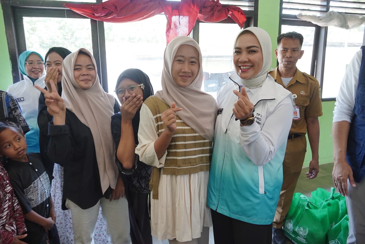 Read more about the article Gerakkan Kepedulian Sosial, TP PKK Provinsi Lampung Salurkan Bantuan di Kabupaten Lampung Selatan
