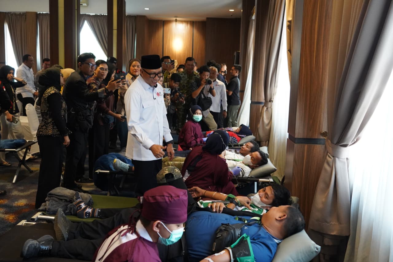 Read more about the article HUT ke-81 PMI, Gubernur Mirza Dorong Semangat Donor Darah dan Kepedulian Sosial