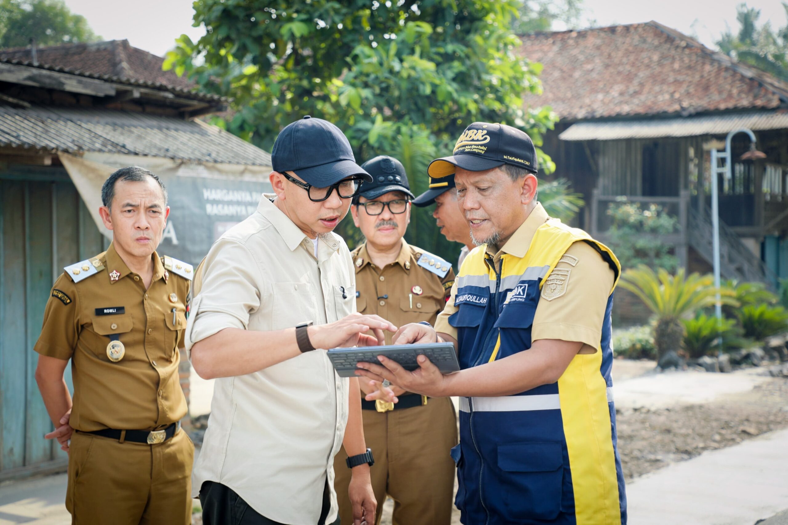 Read more about the article Pemprov Lampung Perkuat Infrastruktur Jalan, Tekan Biaya Logistik dan Buka Akses Ekonomi Lampung Utara